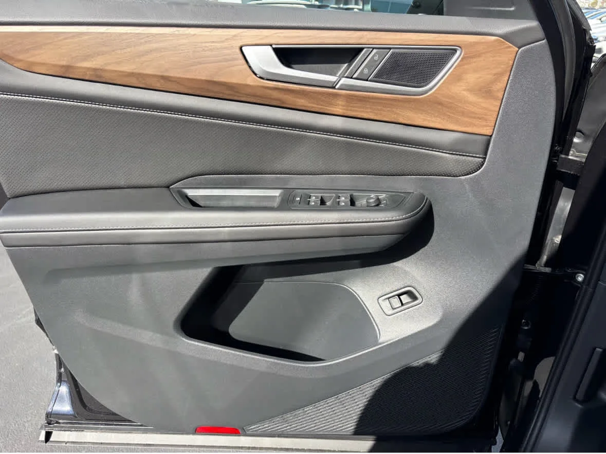 2026 Volkswagen Atlas SE w/Tech - Photo 14