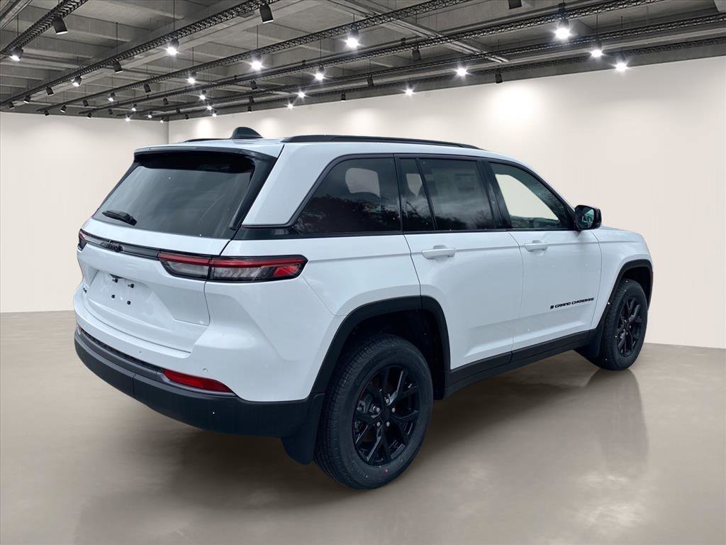 New 2026 Bright White Clear-Coat Exterior Paint Jeep Altitude image 4