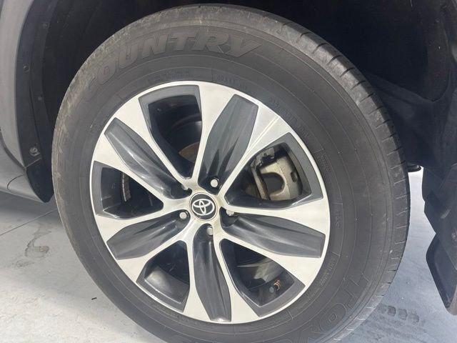 Used 2021 Brown Toyota XLE image 9