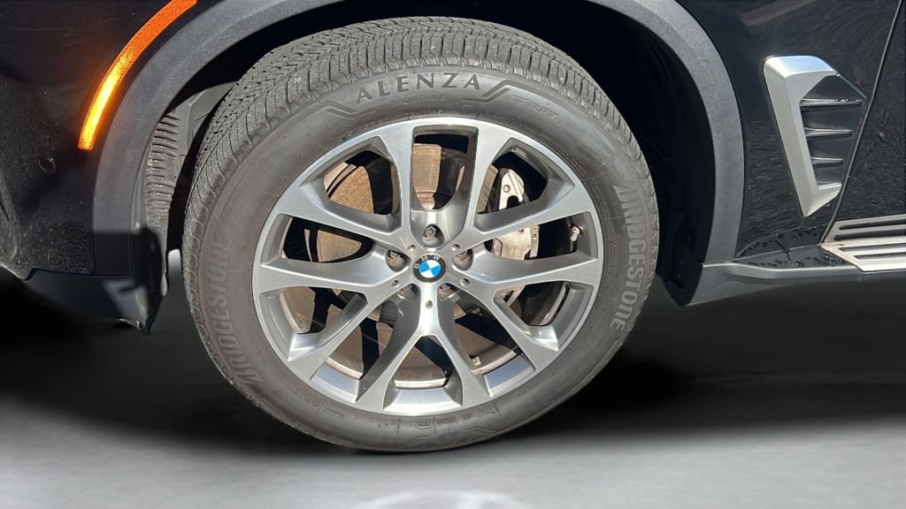 Used 2026 Black BMW xDrive40i image 10