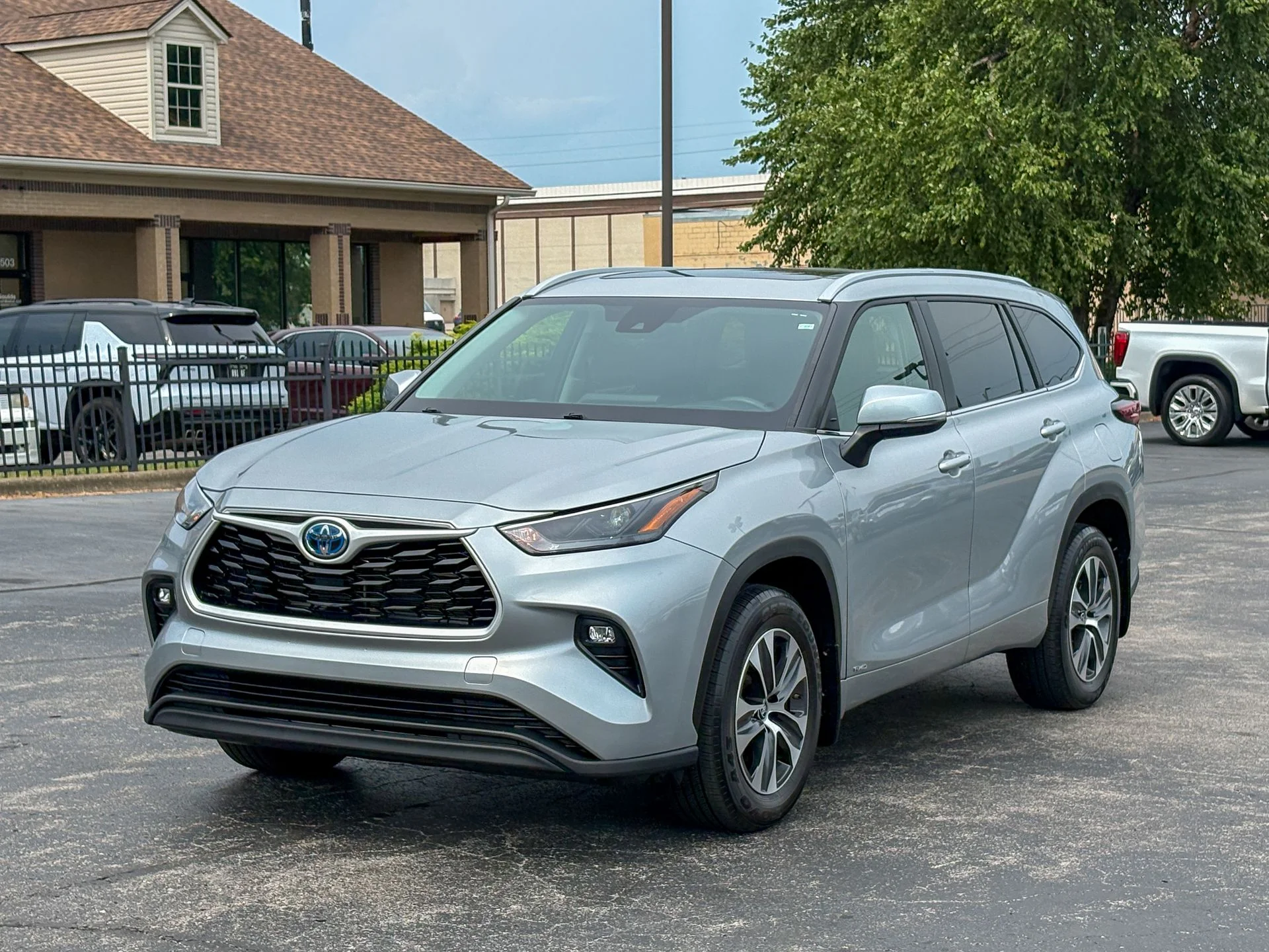 Used 2024 Silver Toyota XLE image 5