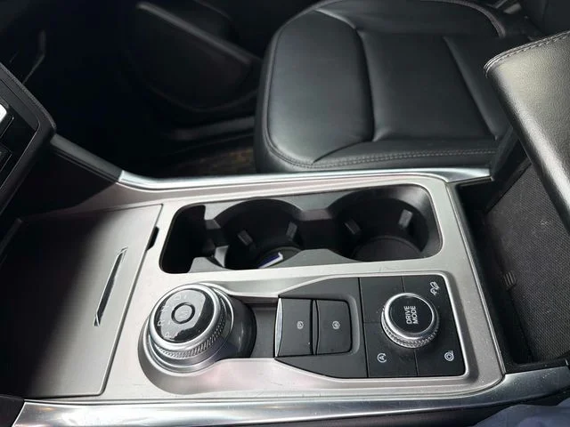 Used 2020 Black Ford XLT image 26