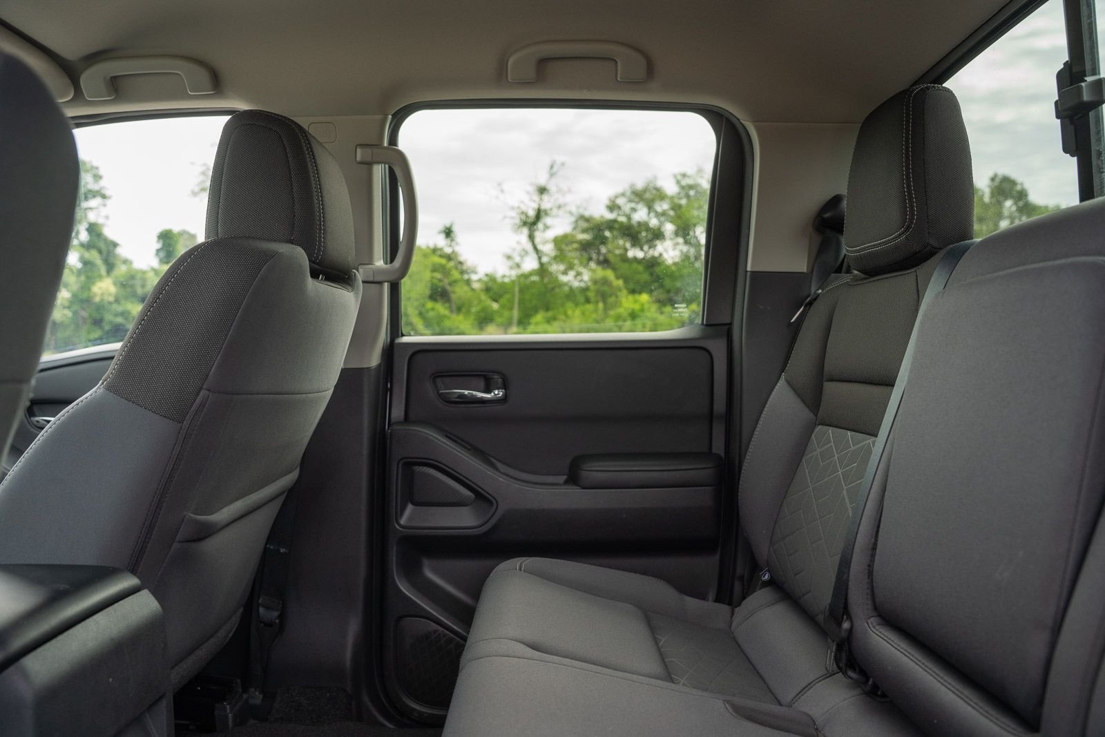 Used 2025 Green Nissan SV image 15