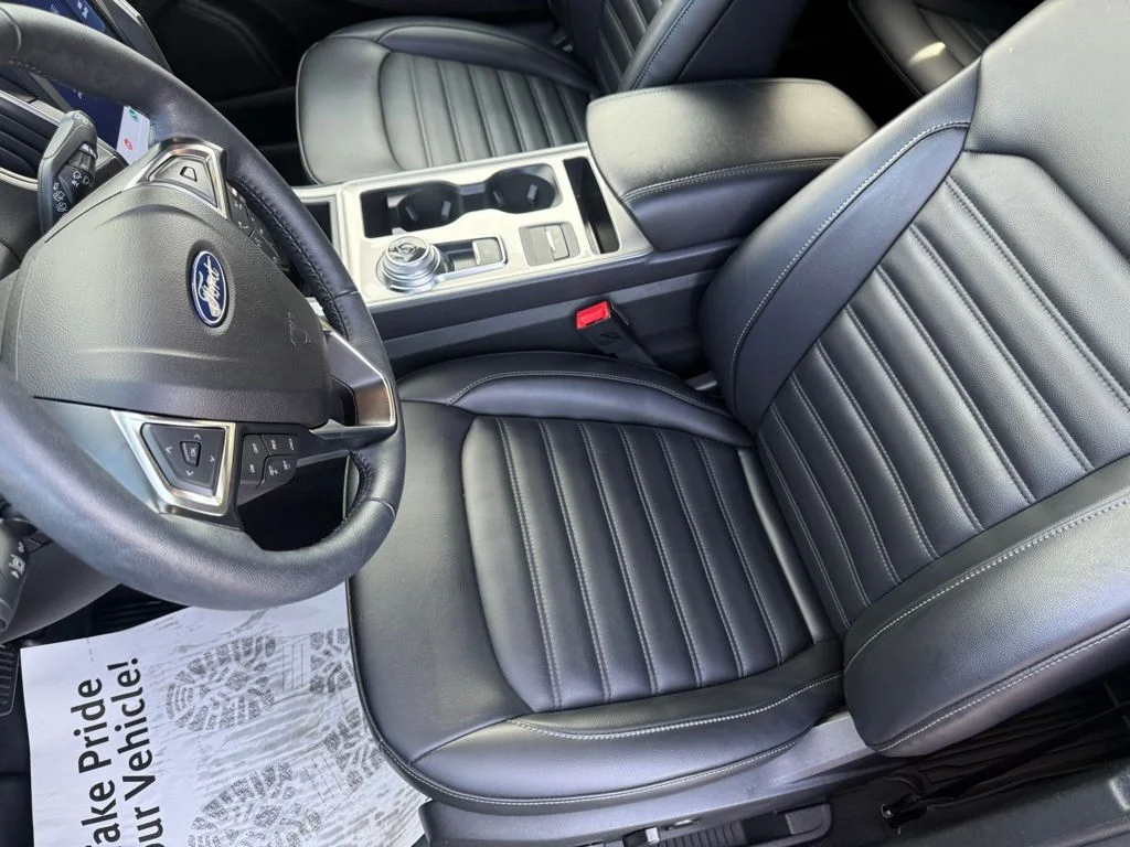 Used 2023 Silver Ford SEL image 17