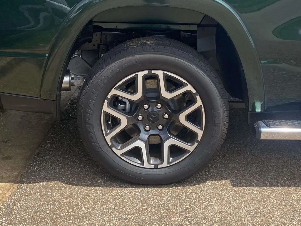 New 2026 Serrano-Green Metallic Exterior Paint RAM Laramie image 8