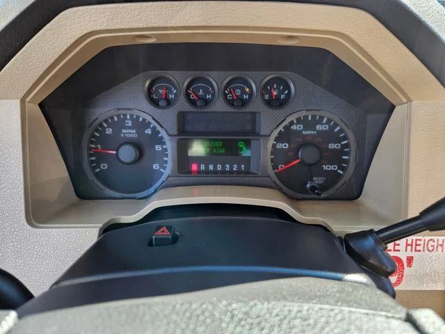 Used 2008 White Ford  image 32