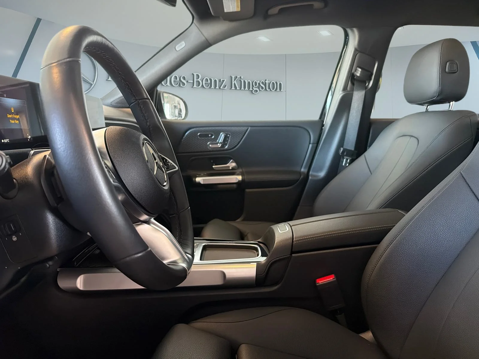 Certified Used 2025 Black Mercedes-Benz Glb 250 image 4