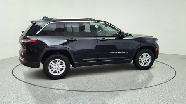 Used 2023 Black Jeep Laredo image 35