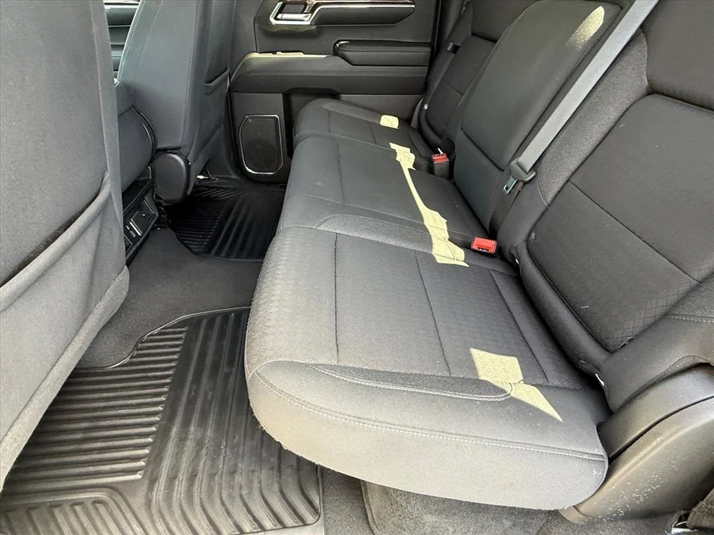 Used 2024 Summit White Gaz GMC Elevation image 11