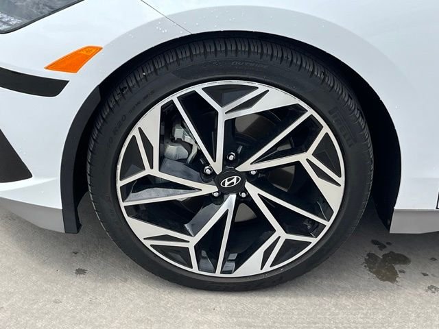 Used 2024 White Hyundai SEL image 5