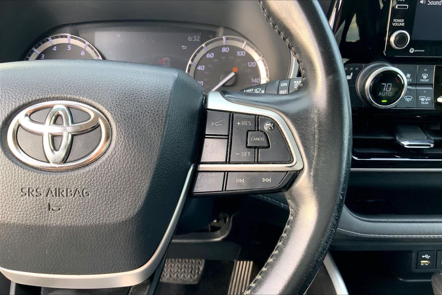 Used 2022 Midnight Black Metallic Toyota XLE image 22