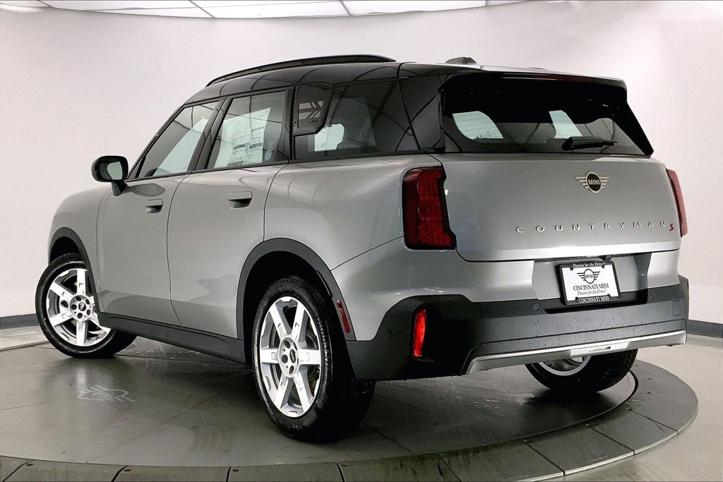 Used 2026 Silver MINI Signature Plus image 2