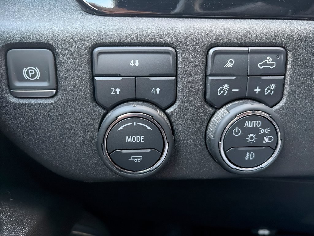 Used 2025 Sterling Gray Metallic Chevrolet LT image 18