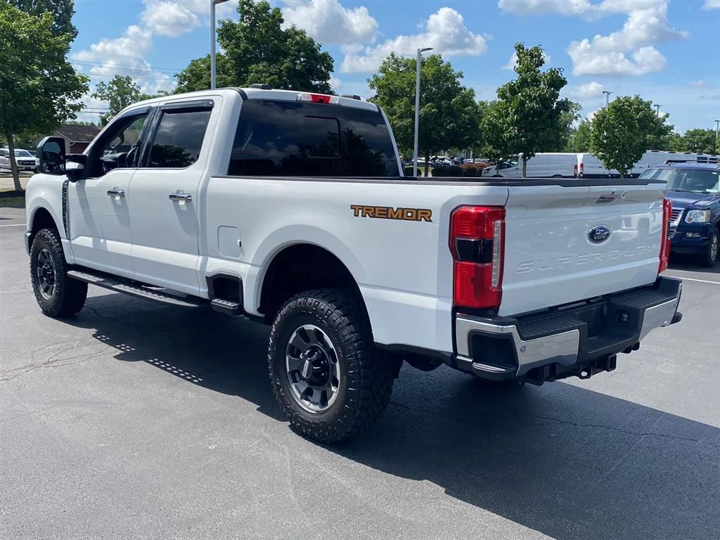 Used 2024 Star White Ford LARIAT image 9