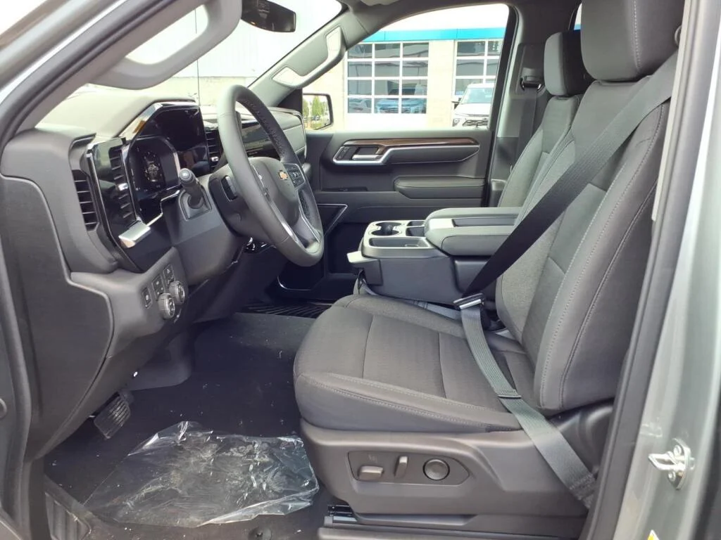 New 2026 Sterling Gray Metallic Chevrolet LT (2FL) image 7