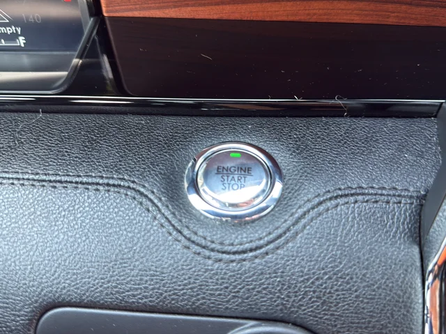 Used 2020 Black Lincoln Reserve image 13