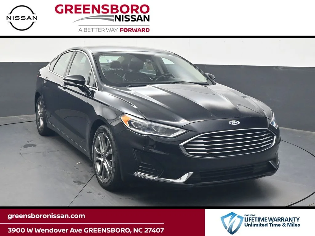 Used 2019 Black Ford SEL image 1