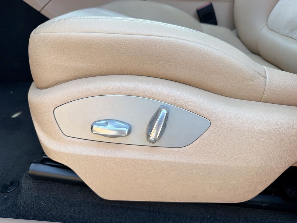 Used 2021  Porsche Base image 14