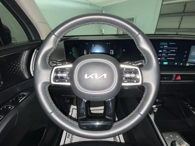 Used 2025 Green Kia EX image 14