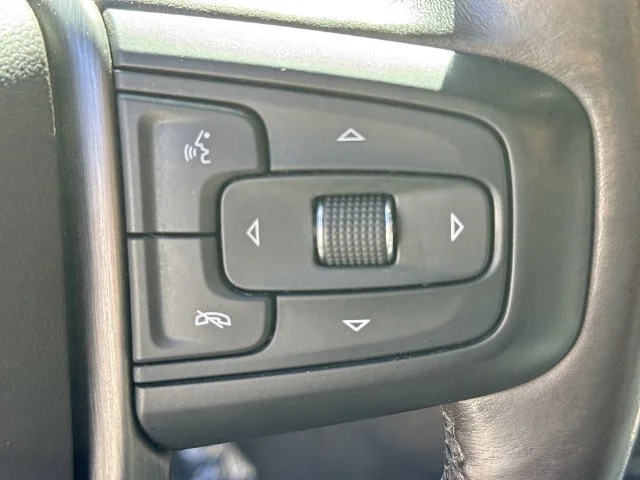 Used 2022 White GMC Denali image 18