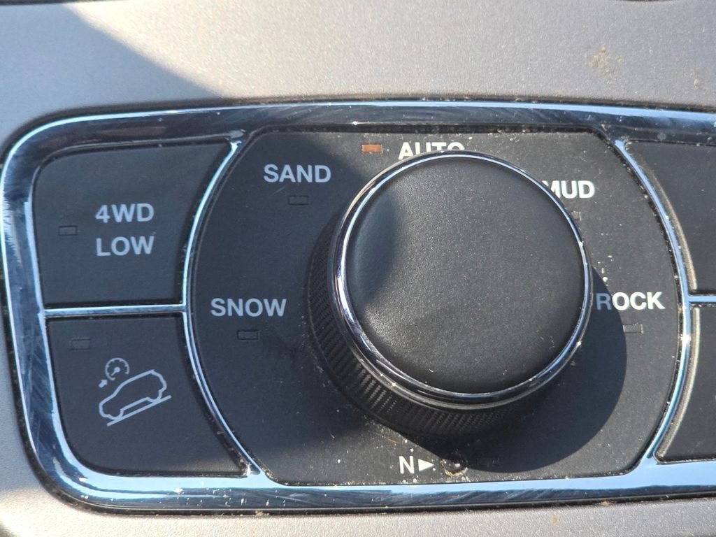 Used 2020 Velvet Jeep Limited image 34