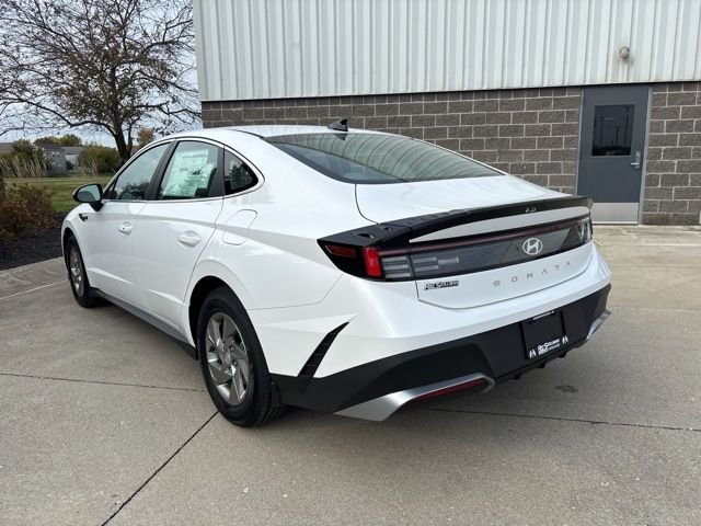 New 2026 Serenity White Hyundai SE image 8