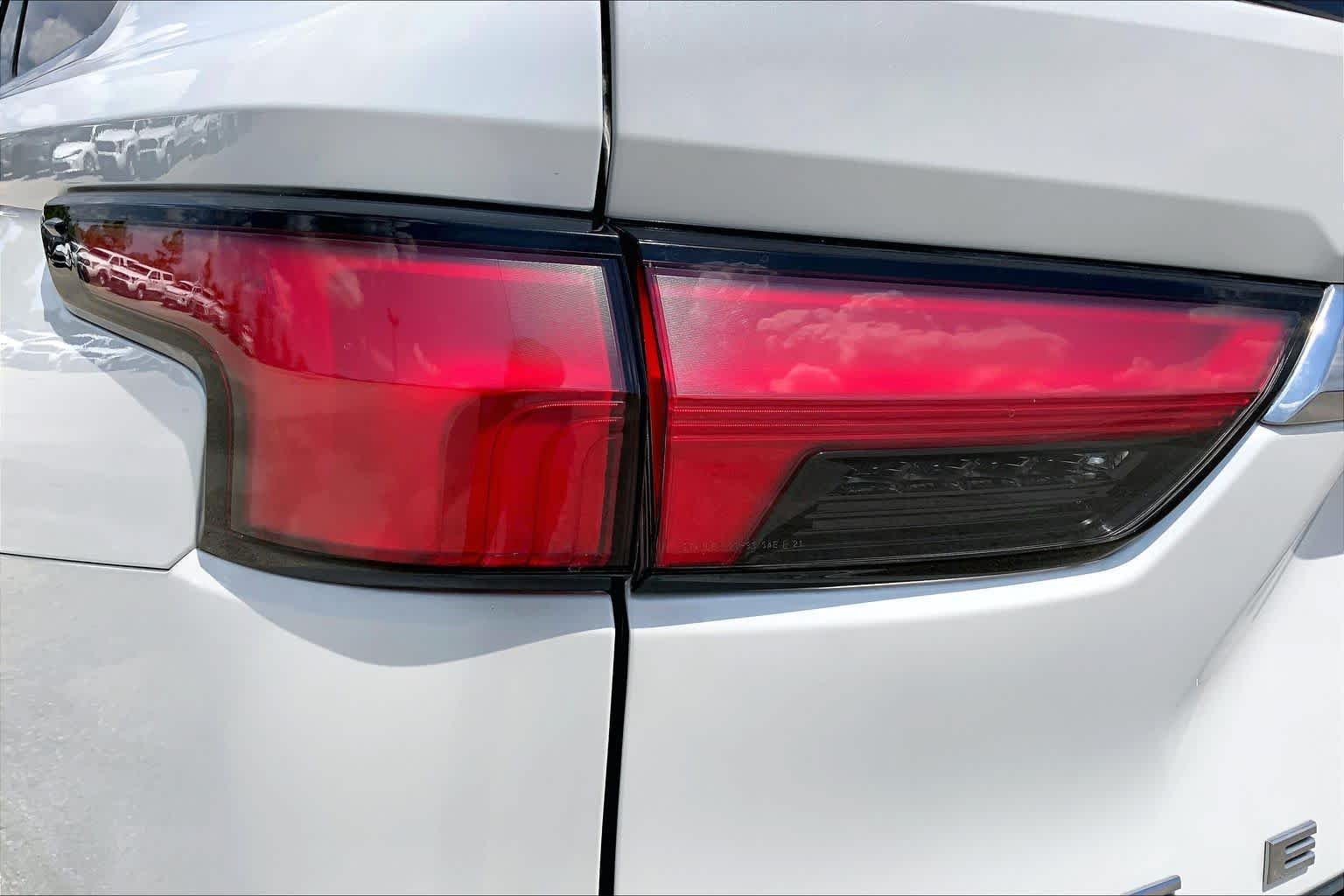 Used 2023 Wind Chill Pearl Toyota Limited image 28