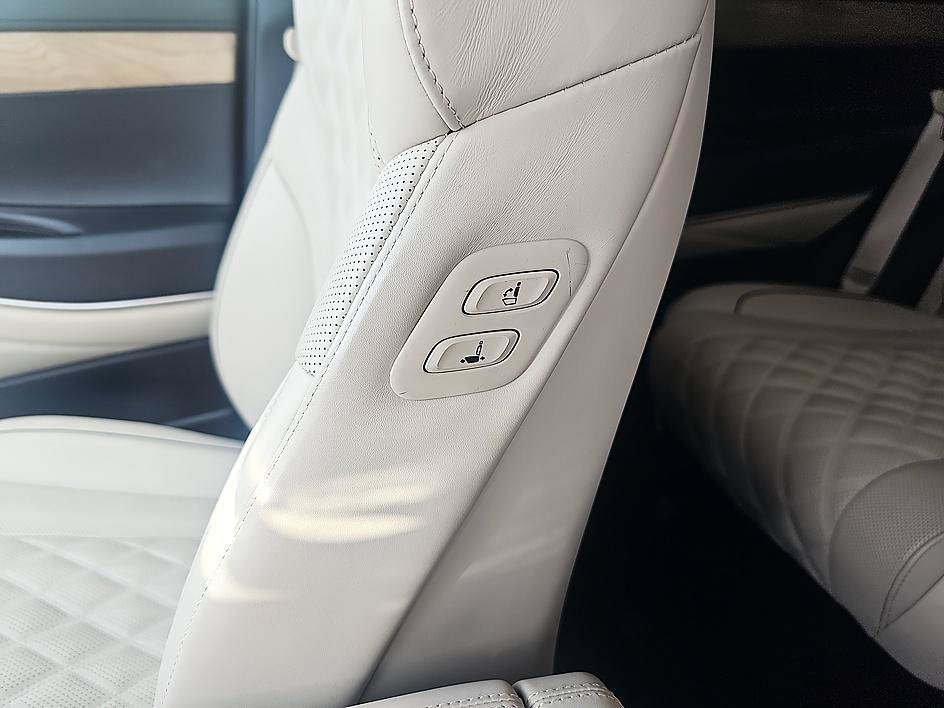 Used 2023 Uyuni White Genesis 3.5T Prestige image 19