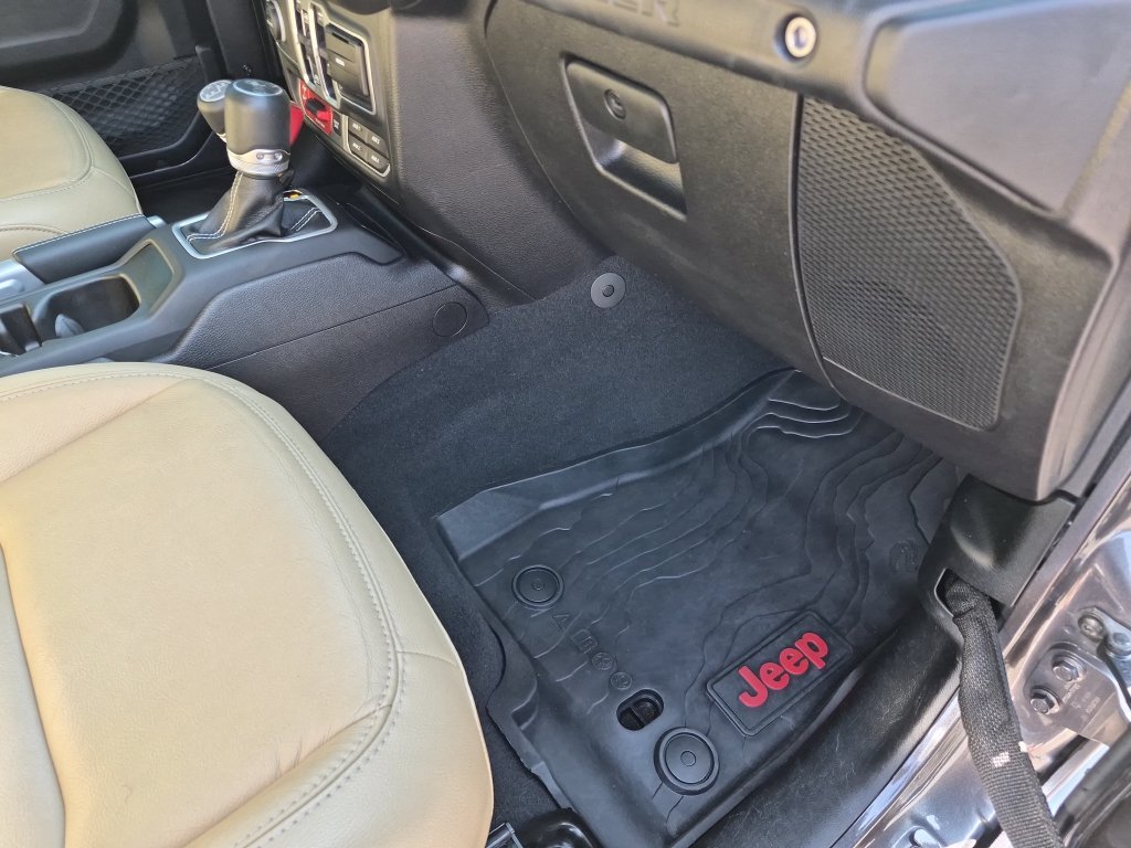 Used 2018 Gray Jeep Unlimited Rubicon image 40