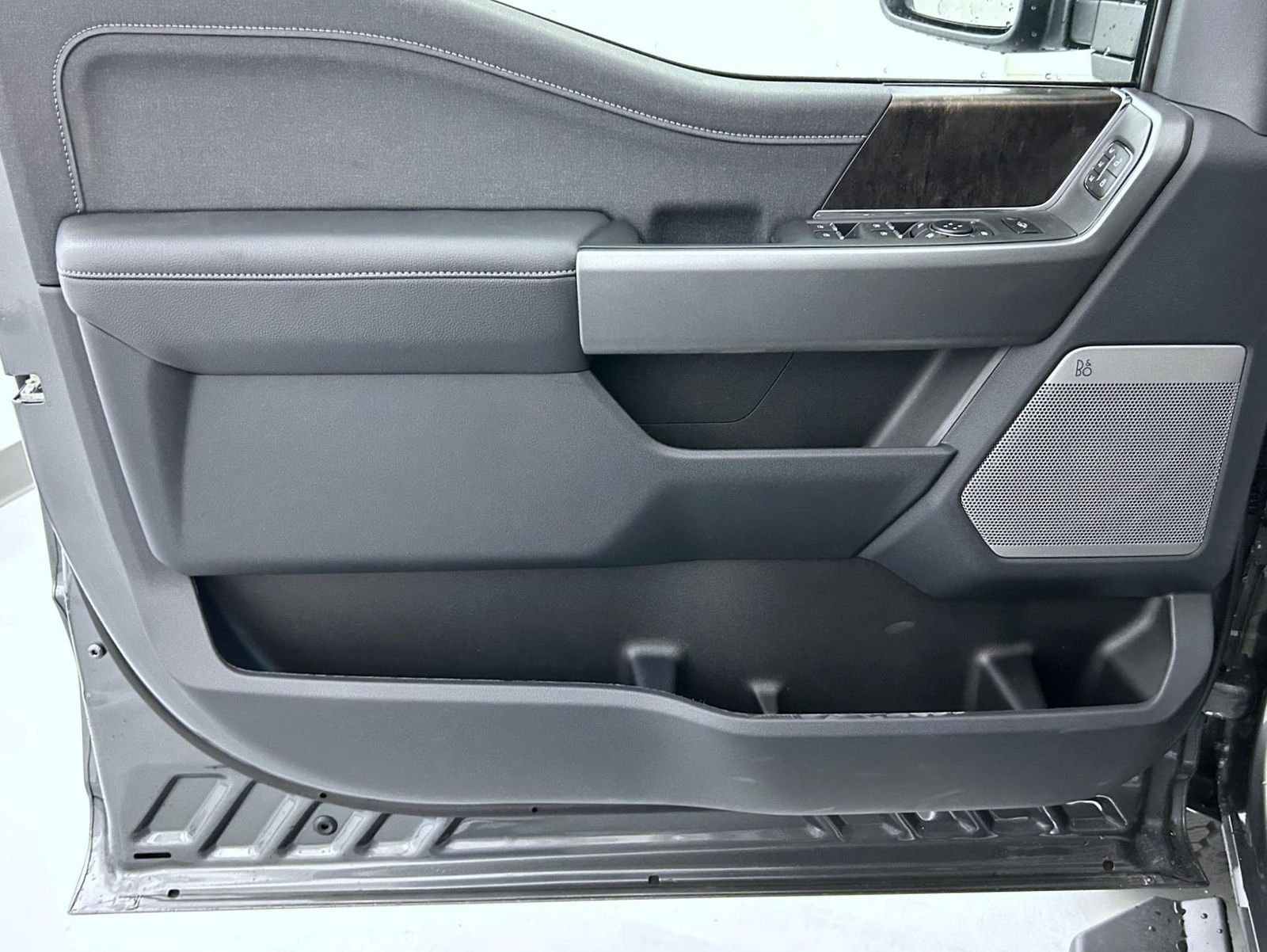 New 2026 Carbonized Gray Metallic Ford Lariat image 9