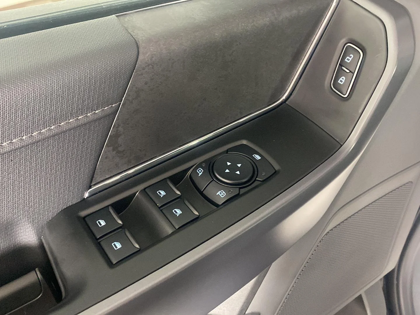 New 2026 Agate Black Metallic Ford XLT image 16