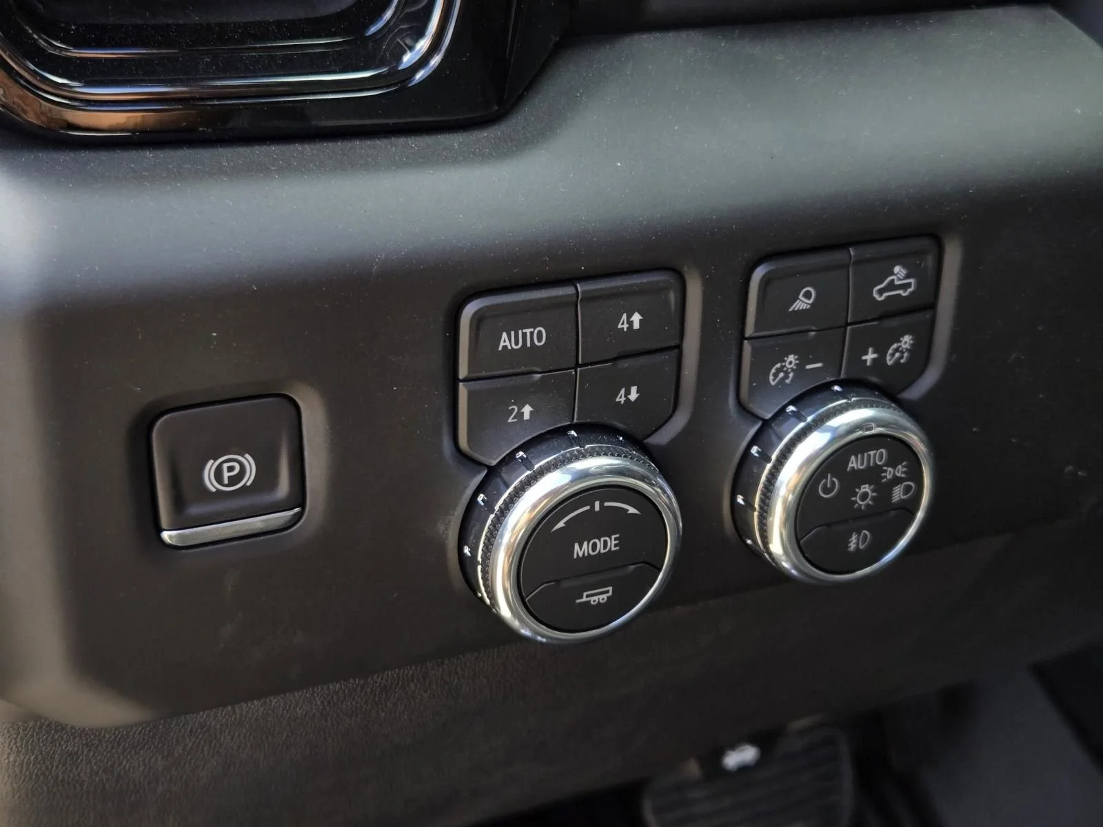 2026 GMC Sierra 1500 AT4X - Photo 9