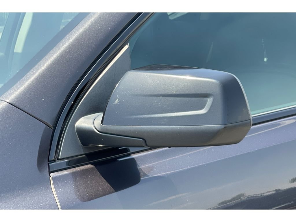 Used 2017 Iridium Metallic GMC SLE image 13