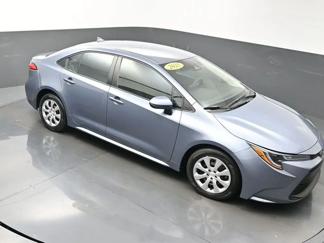 2025 Toyota Corolla LE - Photo 40