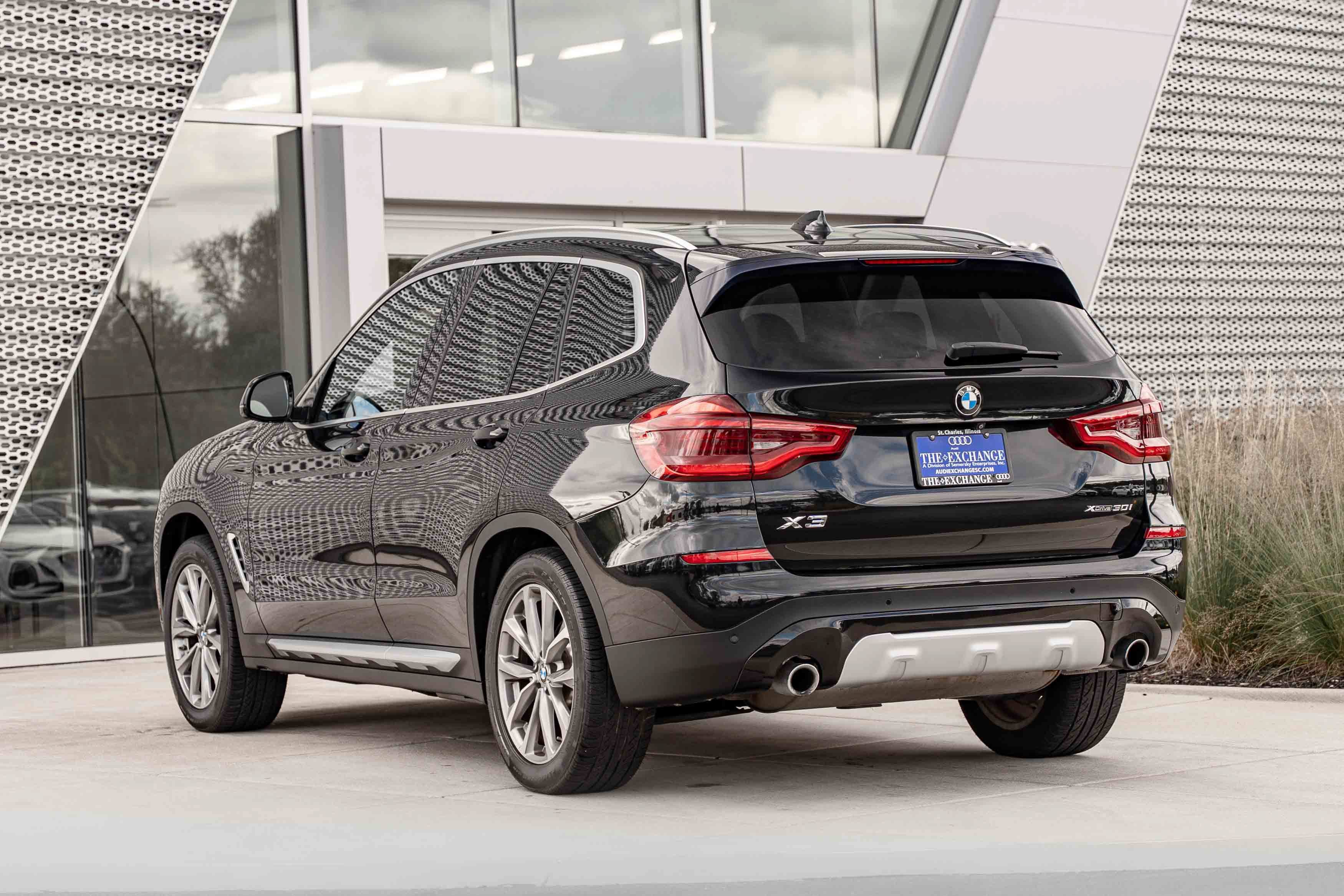 Used 2018 Black Sapphire Metallic BMW xDrive30i image 5
