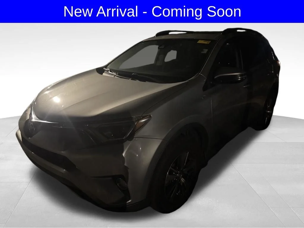 Used 2017 Silver Toyota XLE image 1