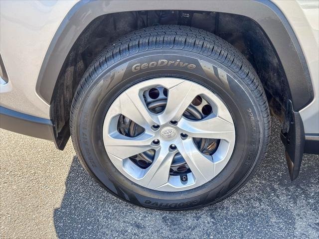 Certified Used 2025 SILVER SKY METALLIC Toyota  image 10