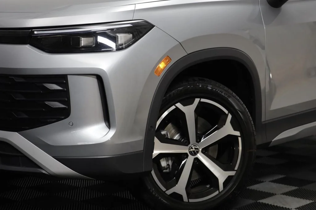 New 2026 Silver Volkswagen 2.0T SE image 4
