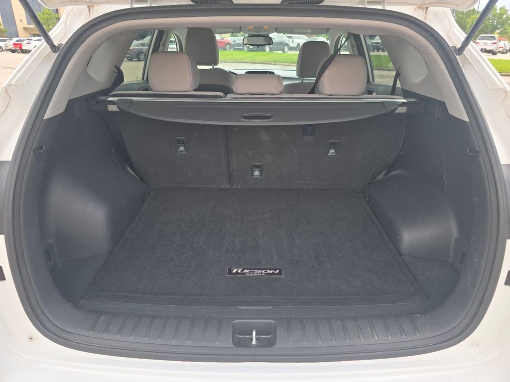 Used 2019 White Hyundai Value image 14