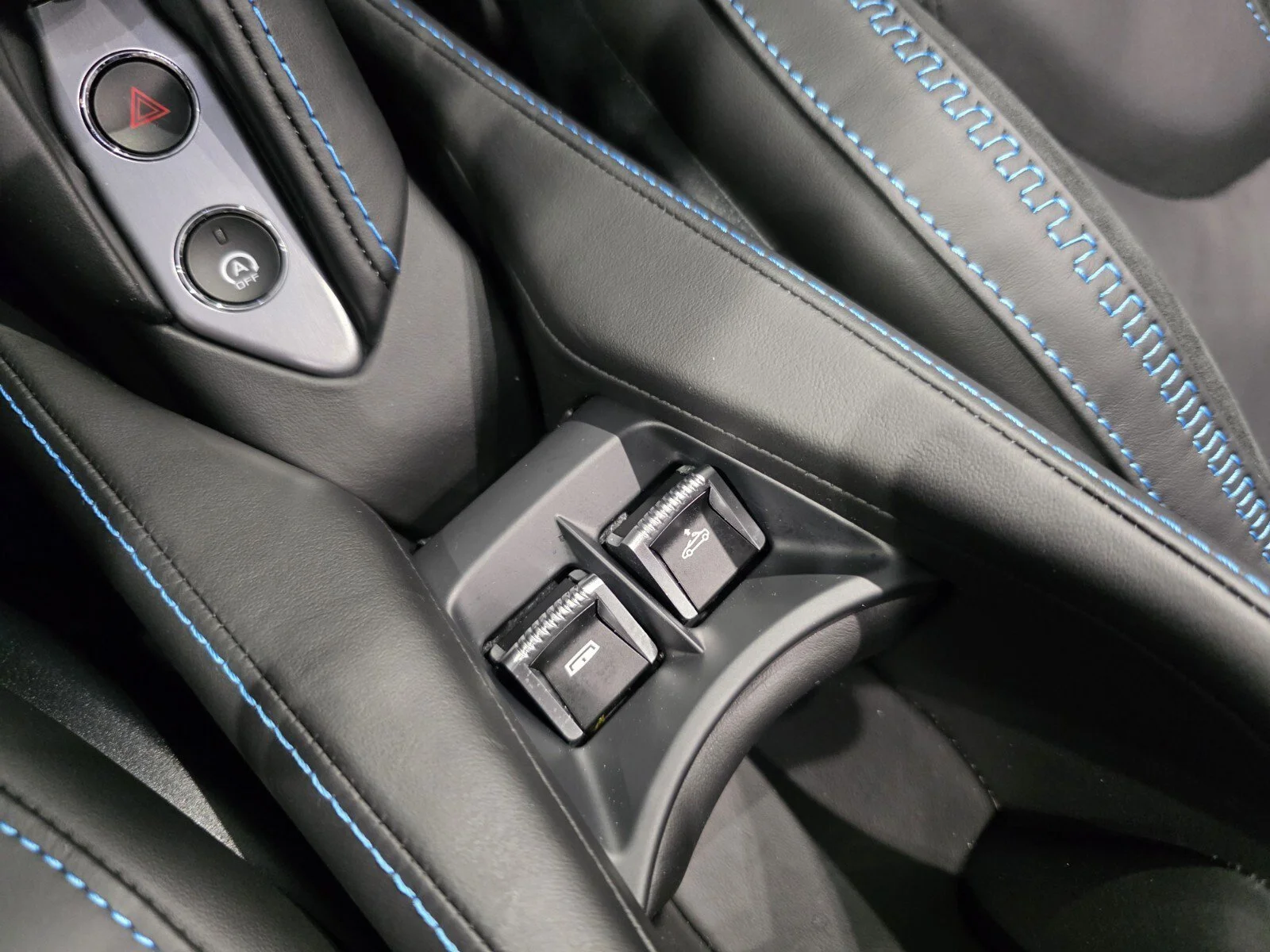 Used 2024 MSO Mexico Blue McLaren Spider image 13