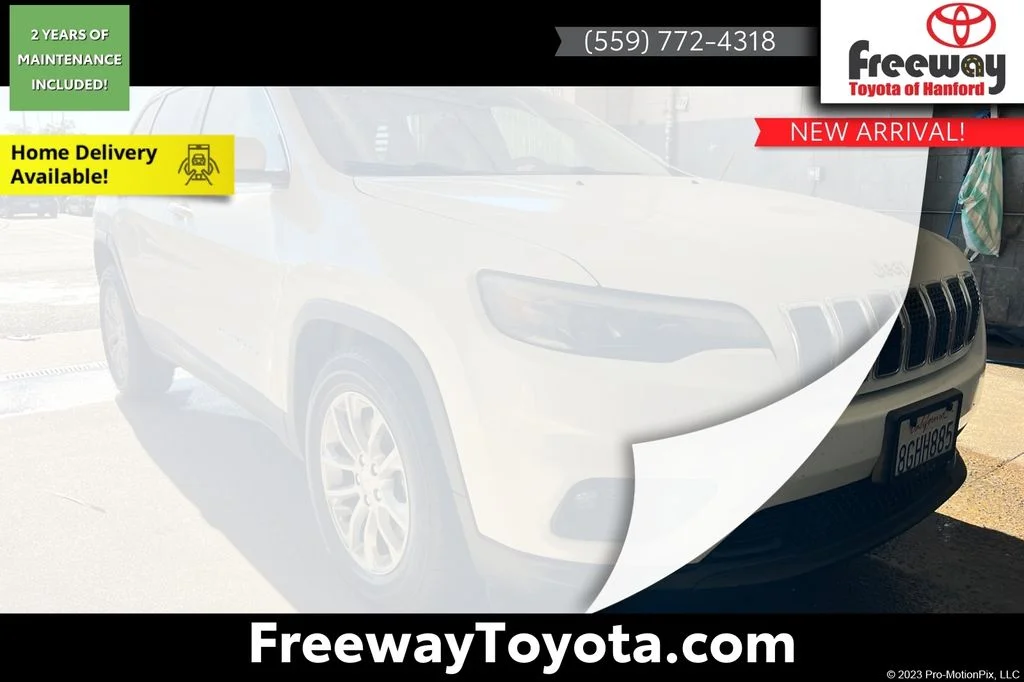 Used 2019 White Jeep Latitude image 1