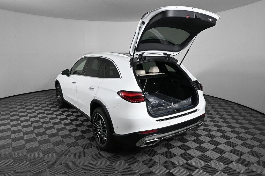 New 2027 MANUFAKTUR Moonlight White Metallic Mercedes-Benz GLC 300 image 31