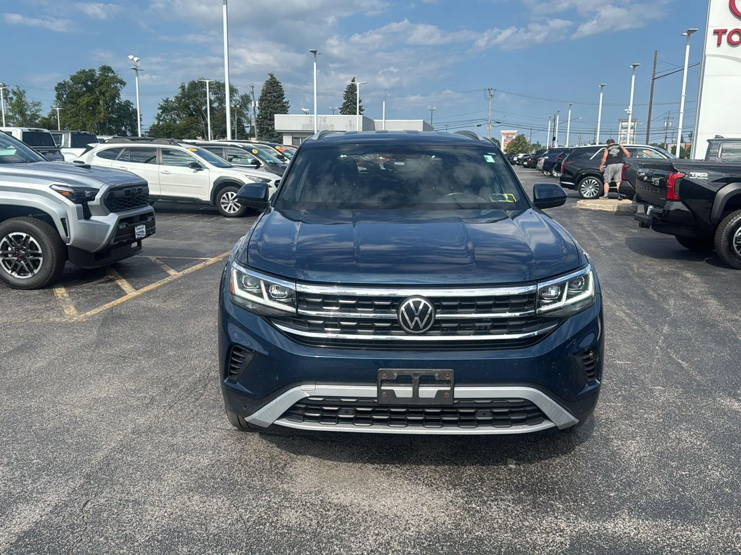 Used 2020  Volkswagen 2.0T SE w/Technology image 2