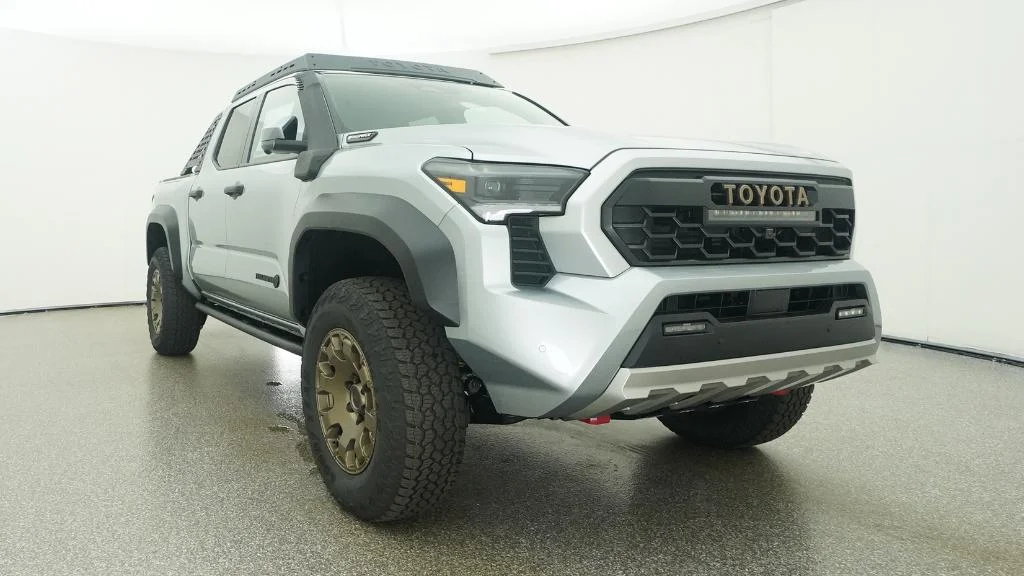 New 2026 Celestial Silver Metallic Toyota Trailhunter image 9