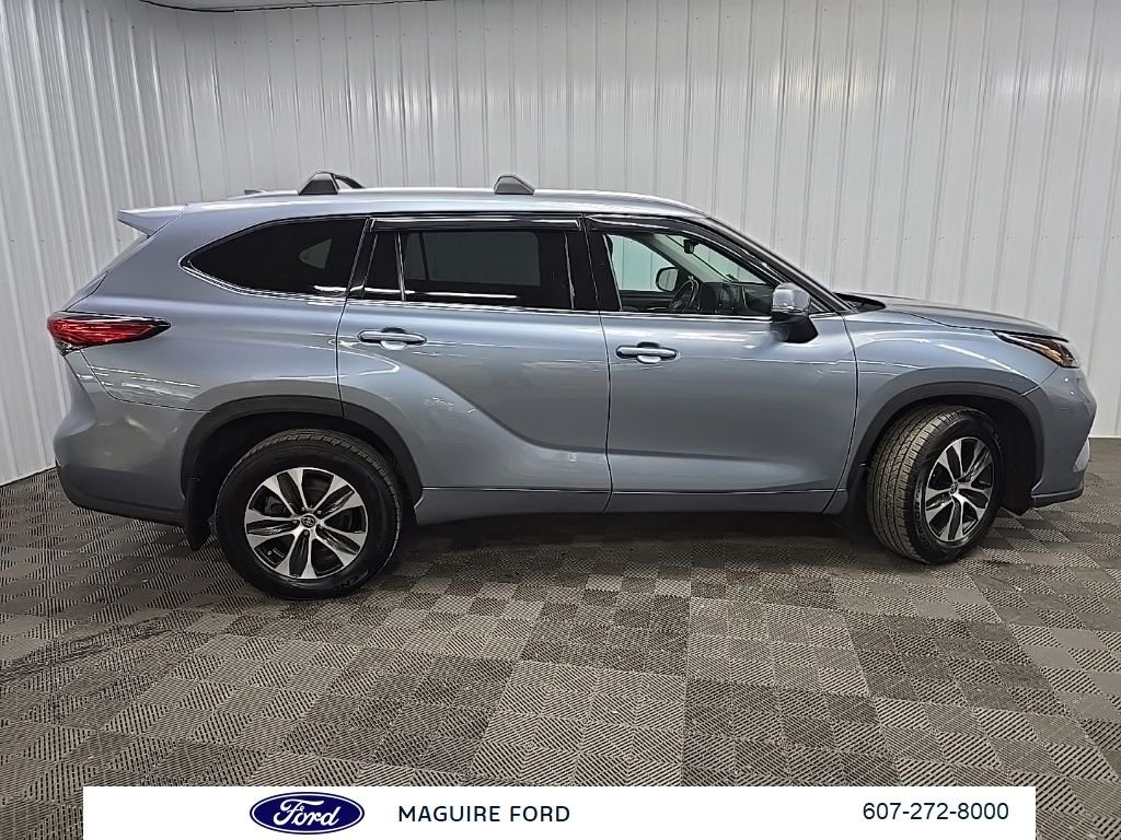 Used 2022 Moon Dust Toyota XLE image 2