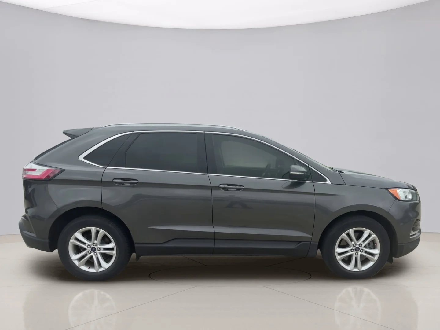Used 2019 Gray Ford SEL image 4