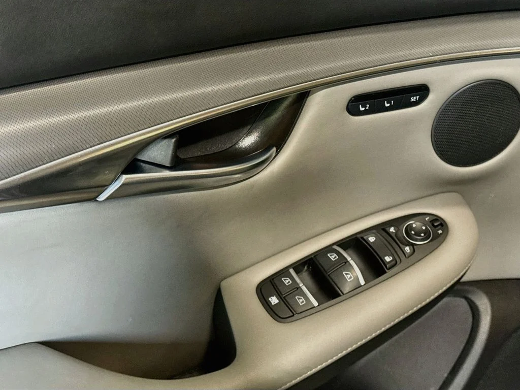 Certified Used 2023 Gray INFINITI LUXE image 18