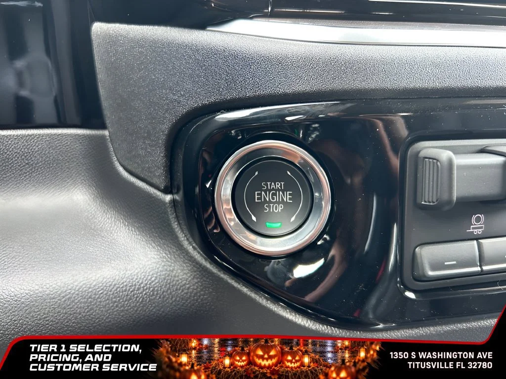 New 2026 Glacier White Tricoat GMC SLT image 28