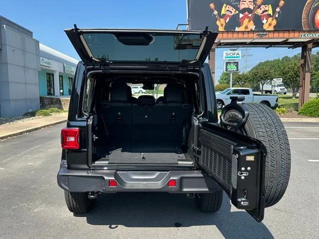 2025 Jeep Wrangler 4-Door Sahara - Photo 13