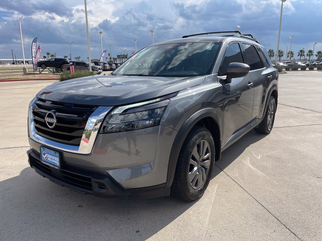 Used 2025 Gray Nissan SV image 3